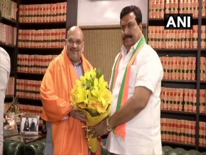 lok sabha 2019: Telangana congress leader join bjp | लोकसभा चुनाव 2019: तेलंगाना में कांग्रेस के वरिष्ठ नेता भाजपा में हुए शामिल lok sabha 2019: Telangana congress leader join bjp | लोकसभा चुनाव 2019: तेलंगाना में कांग्रेस के वरिष्ठ नेता भाजपा में हुए शामिल