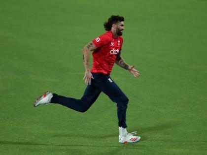 ICC Men’s T20 World Cup 2022 England pace bowler Reece Topley ruled out due ligament damage left ankle Tymal Mills | टी20 विश्व कपः इंग्लैंड को बड़ा झटका, तेज गेंदबाज टखने की चोट के कारण बाहर, ये खिलाड़ी हो सकता है शामिल