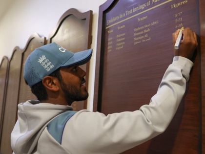 Rehan Ahmed Pakistan vs England 2022 Record haul 18 years and 126 days old Test debut Pat Cummins 53rd England bowler | Rehan Ahmed Pakistan vs England 2022: ऑस्ट्रेलिया कप्तान से आगे निकले इंग्लैंड के लेग स्पिनर, 18 साल और 126 दिन की उम्र 5 विकेट लेने वाले 53वें गेंदबाज
