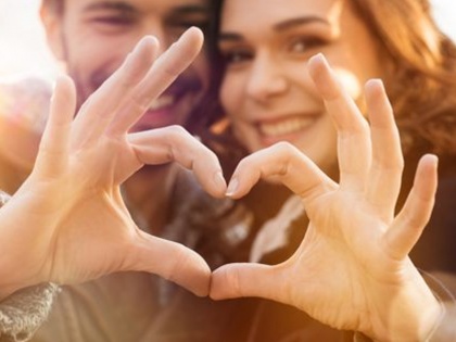 New year 2019 resolution to make your relationship better with your loved ones | नए साल में पार्टनर के साथ ना हो झगड़ा, बना रहे दोनों के बीच प्यार, तो उनसे करें ये एक वादा