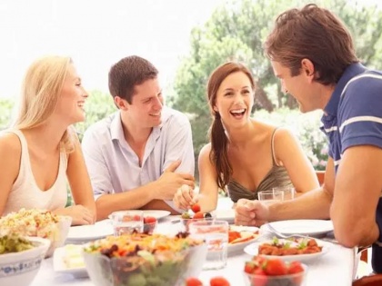 relationship tips three smart tricks to deal with annoying relatives | Relationship Tips: रिश्तेदार कर रहे हैं परेशान तो इन 3 आसान ट्रिक्स की लें मदद, जल्द मिलेगा छुटकारा