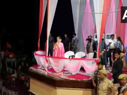 Nita Ambani Varanasi Visit offers prayers at Kashi Vishwanath Temple, presents Anant Ambani-Radhika Merchant's wedding invitation to Lord Shiva see video | Nita Ambani Varanasi Visit: बनारस में नीता अंबानी, काशी विश्वनाथ मंदिर में पूजा-अर्चना, भगवान शिव को अनंत-राधिका की शादी का निमंत्रण, देखें वीडियो Nita Ambani Varanasi Visit offers prayers at Kashi Vishwanath Temple, presents Anant Ambani-Radhika Merchant's wedding invitation to Lord Shiva see video | Nita Ambani Varanasi Visit: बनारस में नीता अंबानी, काशी विश्वनाथ मंदिर में पूजा-अर्चना, भगवान शिव को अनंत-राधिका की शादी का निमंत्रण, देखें वीडियो