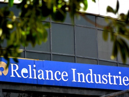 Reliance Industries rolls back salary cuts, offers performance bonus: Report | रिलायंस इंडस्ट्रीज ने अपने कर्मचारियों को दिया दिवाली का तोहफा, वेतन कटौती हुई खत्म, मिलेगा बोनस, यहां पढ़ें डिटेल में सबकुछ