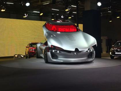 Auto Expo 2018: Renault showcase Trezor Electric supercar concept, Straight out of a Sci-Fi movie! | ऑटो एक्सपो 2018: Renault ने पेश की लग्जीरियस Trezor Electric supercar, देखें फीचर्स