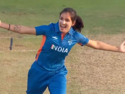 ICC Women’s T20I Player Rankings 2022 Renuka Singh 13th Deepti retains seventh batting rankings Smriti Mandhana 710 points fourth spot see list | ICC Women’s T20I Player Rankings 2022: रेणुका की लंबी छलांग, टी20 रैंकिंग में दीप्ति टॉप टेन में, जानें नंबर एक पर कौन खिलाड़ी, देखें लिस्ट