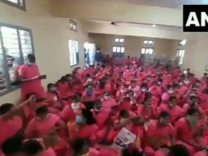Karnataka: Social distancing norms flouted as BJP MLA from Honnali MP Renukacharya held a meeting of ASHA workers | Video: बीजेपी विधायक ने आशा वर्कर्स के साथ मीटिंग में तोड़ा सोशल डिस्टेंसिंग का नियम, एक-साथ बैठे दिखे कई लोग