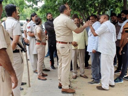 Haryana Police Sexual harassment 7 women policemen? Serious case against IPS, ADGP M Ravi Kiran said Investigation started | Haryana Police: 7 महिला पुलिसकर्मियों से यौन उत्पीड़न?, आईपीएस के खिलाफ गंभीर मामला, एडीजीपी एम रवि किरण ने कहा- जांच शुरू... Haryana Police Sexual harassment 7 women policemen? Serious case against IPS, ADGP M Ravi Kiran said Investigation started | Haryana Police: 7 महिला पुलिसकर्मियों से यौन उत्पीड़न?, आईपीएस के खिलाफ गंभीर मामला, एडीजीपी एम रवि किरण ने कहा- जांच शुरू...