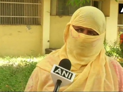 Rewari gangrape: victim Mother returning compensation cheque said we want justice & not money | रेवाड़ी गैंगरेप: पीड़िता की मां ने लौटाया मुआवजे की चेक, कहा- पैसा नहीं, न्याय चाहिए