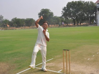 Manipur's 18 years old Rex Rajkumar achieves rare feat of taking 10 Wickets in an Inning | 18 साल के इस गेंदबाज ने किया कमाल, 11 रन देकर पूरी टीम को भेजा पवेलियन