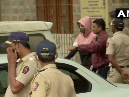 Sushant Singh case: Riya Chakraborty arrives at her home from NCB office, will have to face NCB questions tomorrow | सुशांत सिंह मामला: रिया चक्रवर्ती NCB दफ्तर से पहुंची अपने घर, कल फिर करना होगा एनसीबी के सवालों का सामना