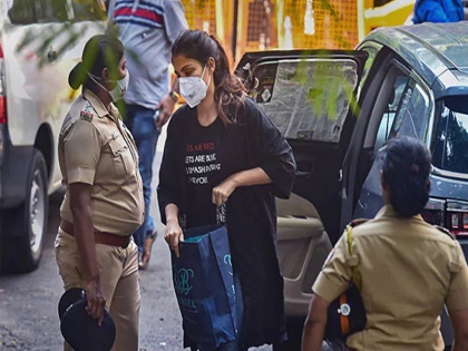 Rhea Chakraborty Bail To Be Decided Tomorrow Said Mumbai Court | SSR Case: आज भी जेल में ही बंद रहेंगी रिया चक्रवर्ती, जमानत अर्जी में NCB पर लगाया था ये गंभीर आरोप