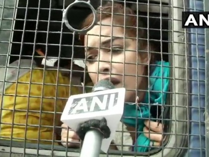 BJP leader Rimjhim Mitra after detained with party workers during protest for dengue free Kolkata | एक्टिंग से राजनीति में आईं बीजेपी नेता रिमझिम मित्रा हिरासत में, कहा- पुलिस ने हमारे साथ की हाथापाई