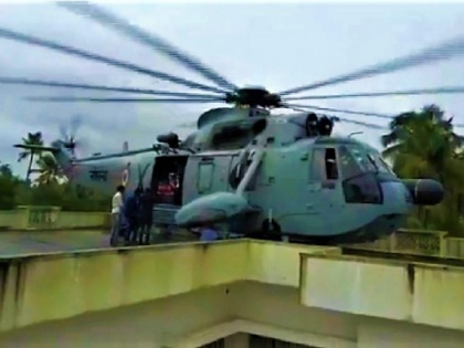 Kerala Floods: Pilot shares his feeling who saved 26 lives | Kerala Flood: छत पर हेलीकॉप्टर उतारने वाले पायलट ने शेयर की फीलिंग, 'जरा भी चूक होती तो इसे बिखरने में लगते सिर्फ 3 सेकेंड'