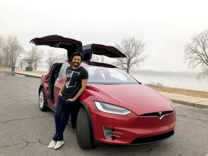 Genelia D'Souza gifts Tesla Model X to Riteish Deshmukh | रितेश देशमुख बने देश की पहली Tesla Model X के मालिक, जेनिलिया ने किया गिफ्ट