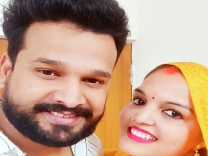 bhojpuri actor Ritesh Pandey posted the first selfie with wife Vaishali said I am very lucky | Ritesh Pandey ने पोस्ट की पत्नी वैशाली के साथ पहली सेल्फी, कहा- मैं बहुत खुशकिस्मत हूं कि मुझे...