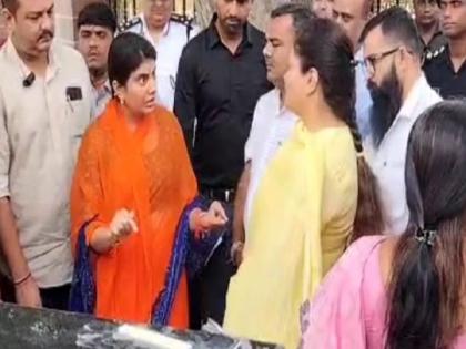 Ravindra Jadeja's wife and BJP MLA Rivaba raged on Jamnagar mayor and MP, video viral | 'औकात में रहो..': रवींद्र जडेजा की पत्नी और भाजपा विधायक रिवाबा जामनगर की मेयर और सांसद पर भड़कीं, वीडियो वायरल