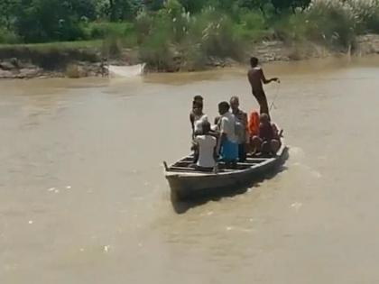 Bihar Bagmati river 13 children missing after boat capsizes see video Muzaffarpur | Bihar Bagmati river: 33 बच्चों को ले जा रही नाव बागमती नदी में डूबी, 20 को बचाया गया, 13 लापता, मुआवजा का ऐलान
