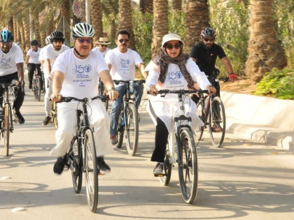 Indian Embassy in Saudi organises 'Gandhi cycle rally for peace' | सऊदी अरब: रियाद में महात्मा गांधी की जयंती पर साइकिल रैली से भारत ने दिया वैश्विक शांति का संदेश