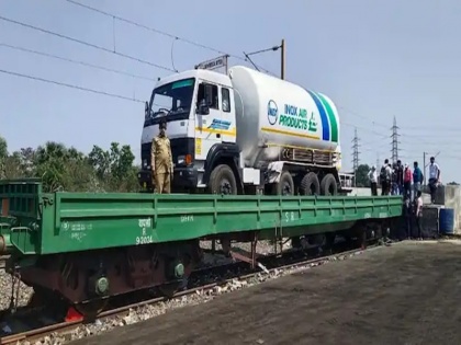 Kovid-19: Railways will run express trains to meet the increasing demand for oxygen | कोरोना संकट के बीच ऑक्सीजन एक्सप्रेस ट्रेन चलाएगा रेलवे, ग्रीन कॉरिडोर के जरिए होगी आपूर्ति