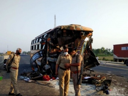 Speeding truck hits bus in Haryana 8 killed 15 hospitalised truck driver arrested | हरियाणा में तेज रफ्तार ट्रक ने बस को मारी टक्कर, 8 लोगों की मौत, 15 अस्पताल में भर्ती; ट्रक चालक गिरफ्तार