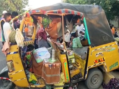 Speeding truck carrying lemon hits autorickshaw in Andhra Pradesh six women laborers killed | वीडियोः आंध्र प्रदेश में नींबू लदे ट्रक ने ऑटोरिक्शा को मारी टक्कर, 6 महिला मजदूरों की मौत, चालक फरार