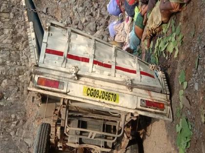 Chhattisgarh Road Accident 15 people died pick-up vehicle overturned Kawardha Eight people injured shifted hospital treatment Abhishek Pallav SP | Chhattisgarh Road Accident: कवर्धा में मजदूरों से भरी पिकअप गाड़ी पलटी, 14 महिलाओं समेत 15 की मौत और आठ अन्य घायल