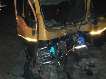 Chandrapur: 11 people dead, 4 critically injured, in a collision between two vehicles in Korpana area | महाराष्ट्र के चंद्रपुर में दर्दनाक सड़क हादसा, ट्रक-वैन की भीषण टक्कर में 11 लोगों की मौत Chandrapur: 11 people dead, 4 critically injured, in a collision between two vehicles in Korpana area | महाराष्ट्र के चंद्रपुर में दर्दनाक सड़क हादसा, ट्रक-वैन की भीषण टक्कर में 11 लोगों की मौत