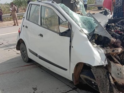 Delhi-Agra National Highway Road Accident going to visit Shani Dev temple car rammed into truck parked near dhaba three youths truck driver died two hospitalized | Delhi-Agra National Highway Road Accident: शनिदेव मंदिर के दर्शन करने के लिए जा रहे थे, कार ढाबे के पास खड़े ट्रक में घुसी, तीन युवकों और ट्रक चालक की मौत और दो अस्पताल में