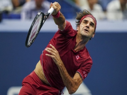 Federer enters fourth round of French Open after a tough fight | French Open: रोजर फेडरर को 59वीं रैंकिंग के खिलाड़ी के सामने करना पड़ा कड़ा संघर्ष, चौथे दौर में पहुंचे