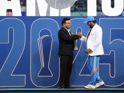 IND vs NZ Champions Trophy 2025 Final fireworks tri-colour crowd grooved "Lehra do" "Chak de India" India's icy nerves fiery spirit Men in Blue see video | IND vs NZ Champions Trophy 2025 Final:रविंद्र जडेजा ने गेंद को बाउंड्री लाइन से बाहर भेजा?, दुबई में आतिशबाजी, तिरंगे से लिपट गए खिलाड़ी, देखें वीडियो