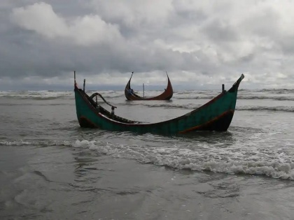 Boat carrying Rohingya capsizes off Myanmar coast 17 killed | हादसाः म्यांमा तट के पास रोहिंग्याओं को ले जा रही नाव पलटी, 17 लोगों की मौत, चार लापता