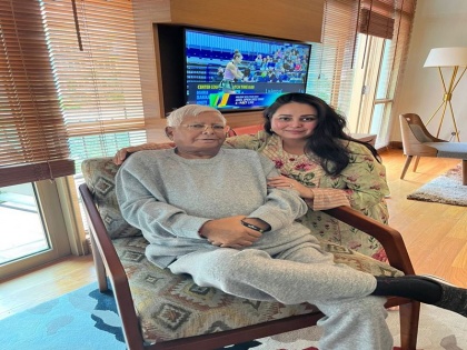 Rohini Acharya got emotional donating kidney to father rjd president Lalu Yadav tweets photo singapore | पिता लालू यादव को किडनी देने की बात पर भावुक हुई रोहिणी आचार्य, फोटो ट्वीट कर कही बड़ी बात