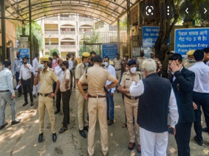 Delhi: Rohini court blast in laptop bag at least 4 gets injured | दिल्ली: रोहिणी कोर्ट में लैपटॉप बैग में धमाके से अफरातफरी, चार लोग घायल