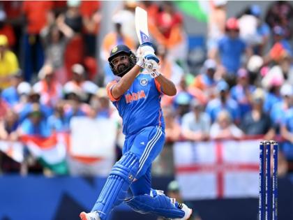 IND vs AUS: Rohit Sharma's dominance against Australia, scored fifty in 19 balls, also made a record of hitting sixes | IND vs AUS: रोहित शर्मा टी20 अंतरराष्ट्रीय में 200 छक्के लगाने वाले पहले खिलाड़ी बने, ऑस्ट्रेलिया के खिलाफ 19 गेंदों में जड़ी फिफ्टी