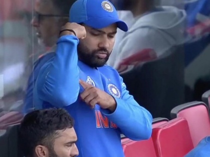 ICC World Cup 2019: Rohit Sharma Signal To Ravindra Jadeja during his brilliant Knock against New Zealand | IND vs NZ: रोहित शर्मा ने ड्रेसिंग रूम से 'खास इशारे' से दी रवींद्र जडेजा को सलाह, वीडियो हुआ वायरल