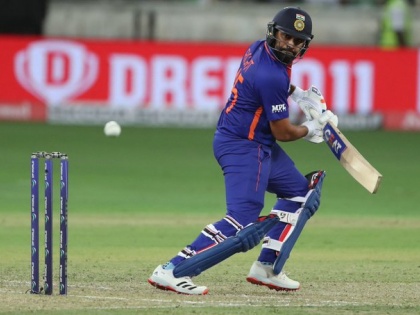 IND vs HK, Asia Cup 2022 Rohit Sharma first player to score 3500 runs in T20I matches Martin Guptill and Virat Kohli behind | IND vs HK, Asia Cup 2022: टीम इंडिया कप्तान ने रचा इतिहास, दुनिया के पहले खिलाड़ी, गुप्टिल और कोहली पीछे