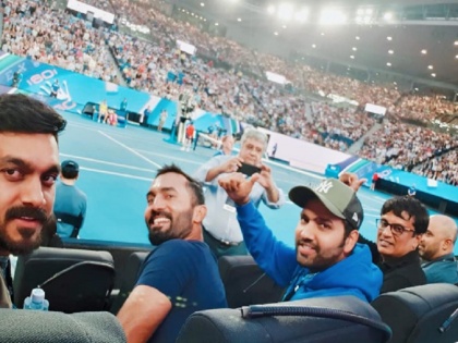 rohit sharma and dinesh karthik watch rafael nadal match at australian open 2019 | ऐडिलेड में जीत के बाद ऑस्ट्रेलियन ओपन में नडाल का मैच देखने पहुंचे रोहित शर्मा और दिनेश कार्तिक