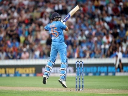 India vs New Zealand: Rohit Sharma scores 23 ball-fifty, makes new records during 3rd T20 in Hamilton | IND vs NZ: फिर चमका रोहित शर्मा का बल्ला, 5 गेंदों में ठोक डाले 26 रन, लिखे कई नए इतिहास