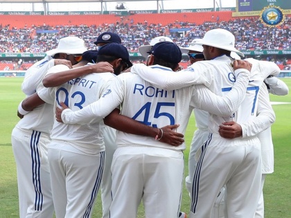 IND vs ENG 2nd Test Angry Rohit Sharma Abuses Teammates; Video Viral | IND vs ENG: फील्डिंग एफर्ट से नाखुश कप्तान रोहित शर्मा ने गुस्से में टीम के खिलाड़ियों को दी गाली, वीडियो वायरल