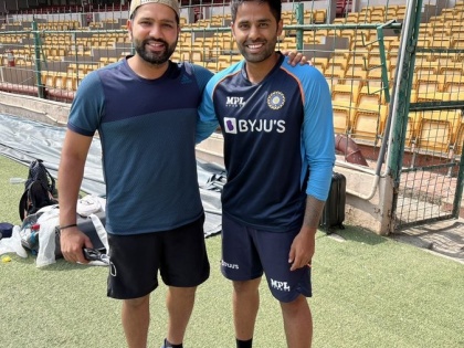 Rohit Sharma Suryakumar Yadav Bengaluru India star continues rehabilitation after hamstring injury see pics | वनडे कप्तान रोहित शर्मा से मिले सूर्यकुमार यादव, दक्षिण अफ्रीका जा रहे हैं सीरीज खेलने, शेयर की फोटो