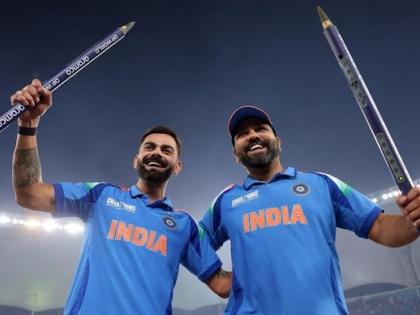 Rohit Sharma-virat kohli Dandiya dance holding stump scene common after winning deep meaning, watch video | Rohit Sharma-virat kohli: स्टंप पकड़कर डांडिया नृत्य?, जीत हासिल करने के बाद दृश्य आम होते, इसके गहरे अर्थ, देखें वीडियो
