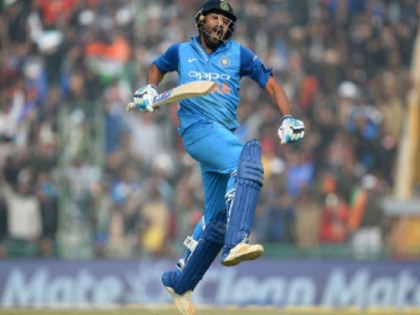 india vs australia rohit sharma breaks chris gayle record of most sixes against an apponent | IND Vs AUS: रोहित शर्मा ने तोड़ा क्रिस गेल के छक्कों का ये बड़ा रिकॉर्ड, ऐडिलेड वनडे में किया कमाल