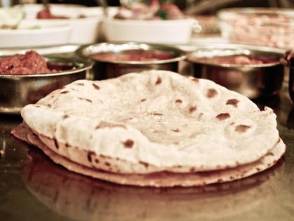 Lockdown: Everyday people of Noida Society are making more than 14 thousand rotis for the needy | Lockdown: नोएडा की सोसाइटी के लोग जरूरतमंदों के लिए हर दिन बना रहे 14 हजार से ज्यादा रोटियां