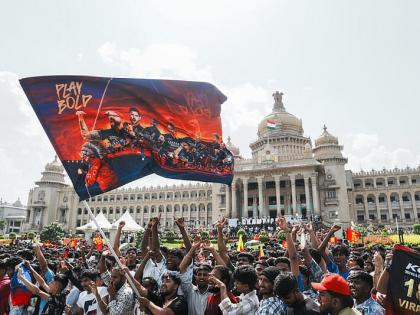 Royal Challengers Bengaluru Final IPL live rcb virat kohli rajat patidar grand welcome 'Red Sea' swells streets Bengaluru watch video | Royal Challengers Bengaluru Final IPL: जोरदार स्वागत?, बेंगलुरु की सड़कों पर उमड़ा ‘लाल समंदर’, देखिए वीडियो