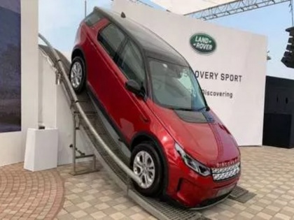 land rover discovery sport facelifted launched in india updated andriod ios auto carplay bs6 engines price | लॉन्च हुई जबरदस्त पॉवर वाली कार लैंड रोवर डिस्कवरी, जानें फीचर्स और कीमत