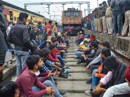 rrb ntpc protest students railway fir probe | आरआरबी एनटीपीसी विरोध: जांच में आरोपी पाए जाने पर प्रदर्शनकारी छात्रों पर होगी कार्रवाई, रेलवे ने कहा- एफआईआर के आधार नहीं होगी कार्रवाई rrb ntpc protest students railway fir probe | आरआरबी एनटीपीसी विरोध: जांच में आरोपी पाए जाने पर प्रदर्शनकारी छात्रों पर होगी कार्रवाई, रेलवे ने कहा- एफआईआर के आधार नहीं होगी कार्रवाई