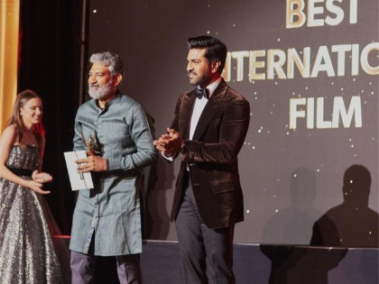 RRR wins 4 awards at Hollywood Critics Association Awards Watch SS Rajamouli's speech | आरआरआर का हॉलीवुड में बजा डंका; एचसीए पुरस्कारों में चार किए अपने नाम, एसएस राजामौली का देखें भाषण