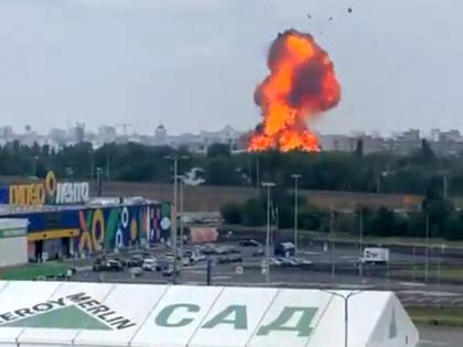 Russia Oil Depot Fire Videos Russian helicopter bombed fuel base in Voronezh, Russia Viral Clip Surfaces see video | Russia Oil Depot Fire Videos: रूसी हेलीकॉप्टर ने रूस के वोरोनिश में ईंधन बेस पर बमबारी की, देखें वीडियो क्लीप