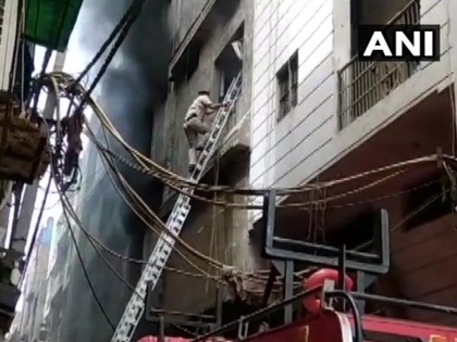 Delhi: Three people dead after fire broke out in a rubber factory in Jhilmil area | दिल्ली: रबड़ फैक्ट्री में आग लगने से पांच लोगों की मौत, दमकल की दो दर्जन से ज्यादा गाड़ियां मौके पर