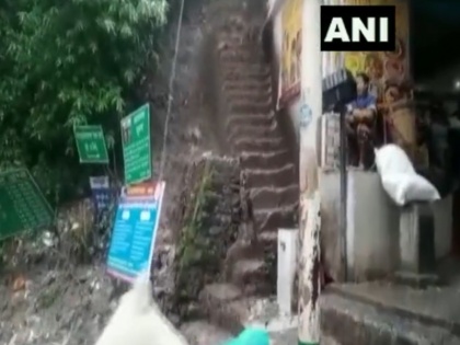 Uttarakhand First monsoon rains wreaked havoc roads closed in Rudraprayag Kapkot area one woman died due to landslide | उत्तराखंडः मानसून की पहली बारिश ने ढाया कहर, रुद्रप्रयाग, कपकोट क्षेत्र में सड़कें बंद, भूस्खलन से एक महिला की मौत